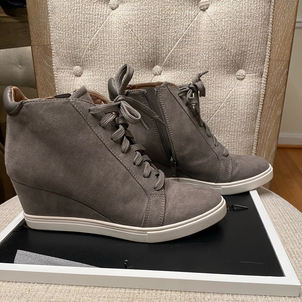 Linea Paolo Fatima Leather Wedge Bootie Suede Stone Gray Size 9